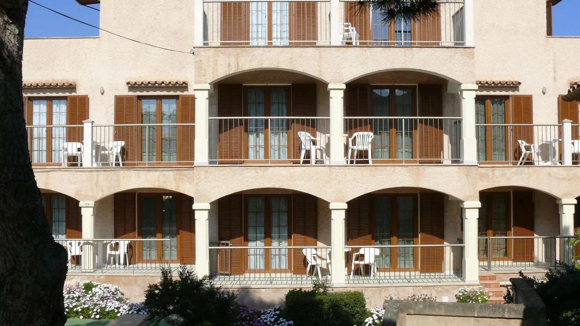 Apartahotel Apartamentos Villa Primera Cala Figuera